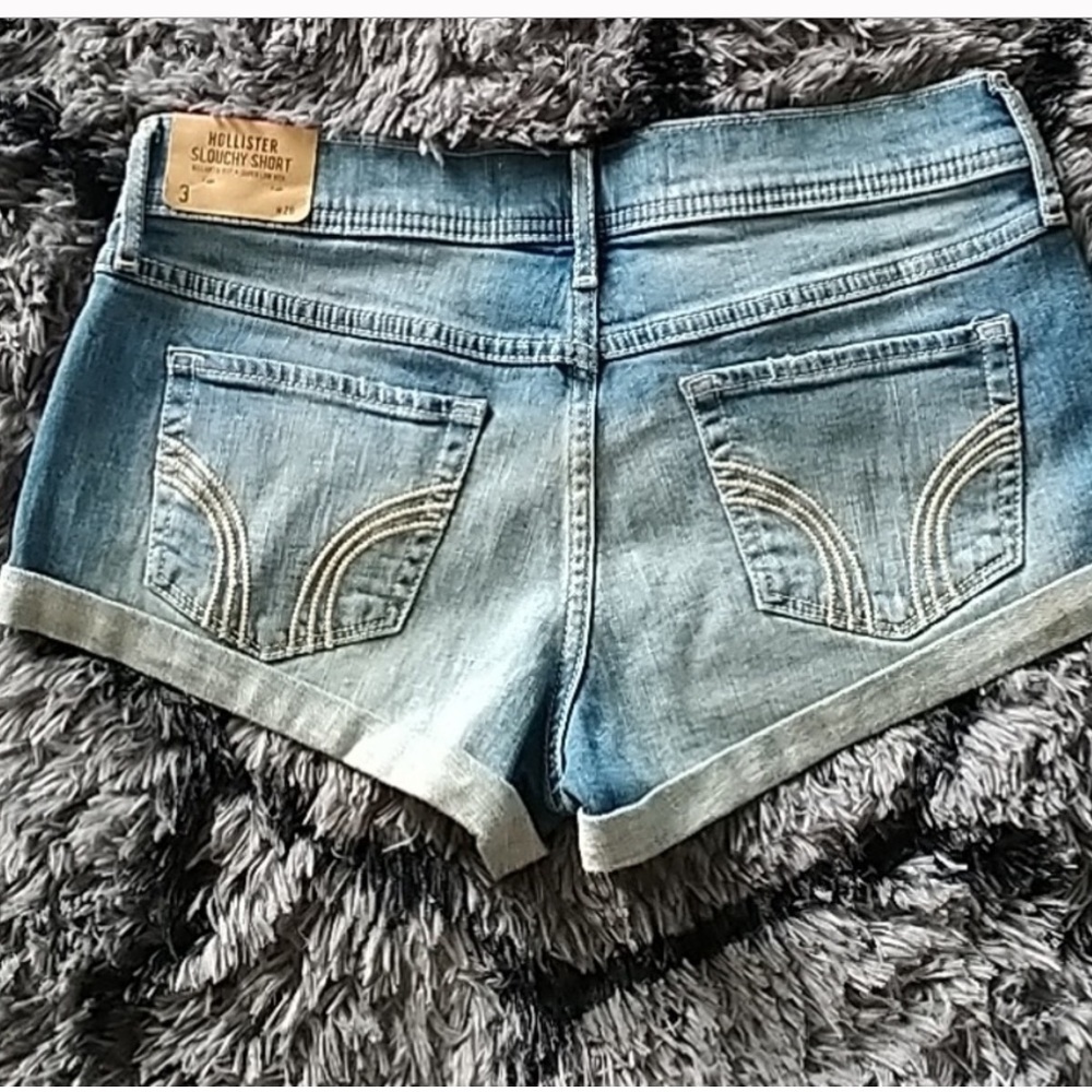 Hollister Denim Slouchy Short Size 26 -3-EUC- ☀️⛺️-relaxed fit -distressed​​ - Picture 6 of 7